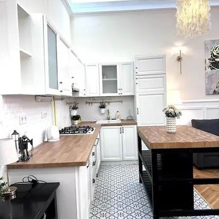 Apartment F1 Ultra Danube Flat *